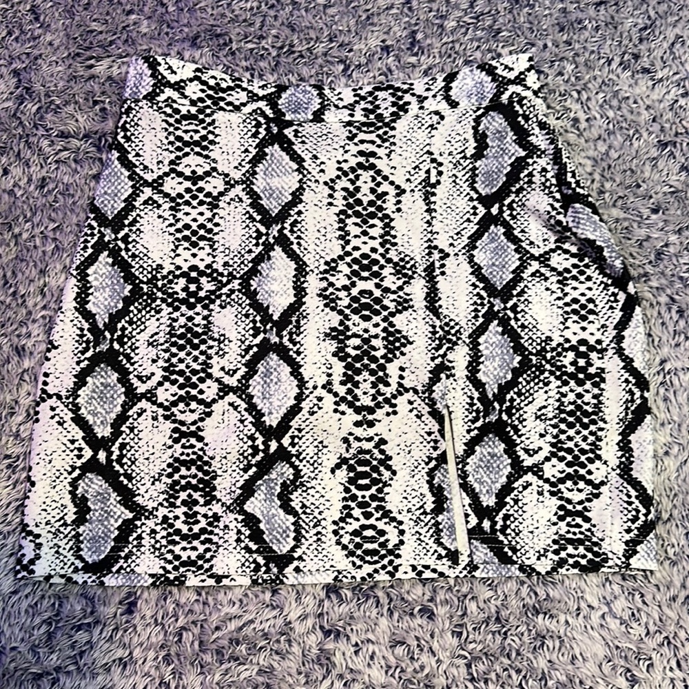 SNAKE PRINT SKIRT